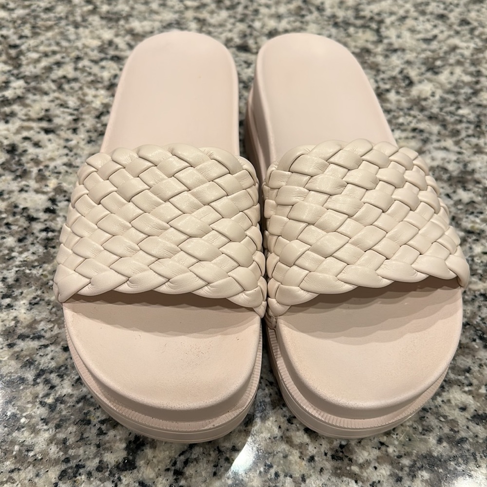 Thick Soled platform sandals. NWT. Size 7 women. - Picture 6 of 12